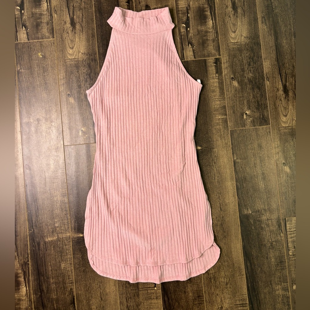 Elegant Sleeveless Pink Ribbed Halter Top